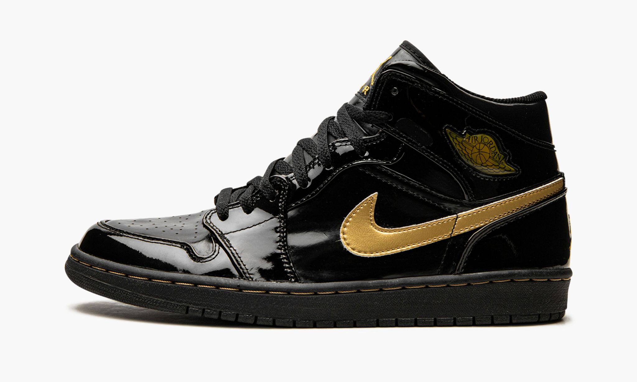 Air Jordan 1 Retro “Black Metallic Gold (2003)”